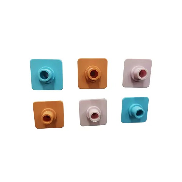 Small square ear tags, female Small square ear tags, female